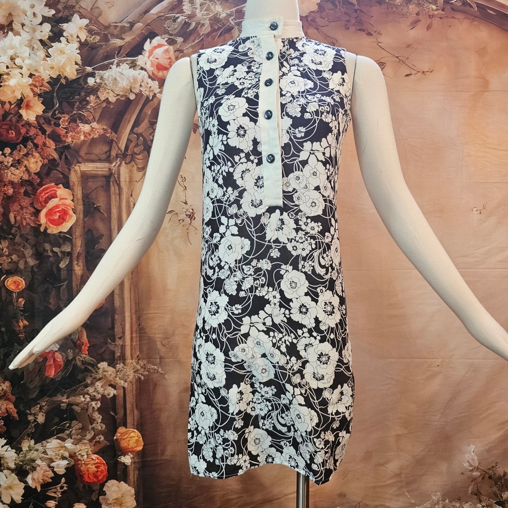 Vintage 1960s Mod Shift Dress Black White Floral Sleeveless Mini Mandarin Collar
